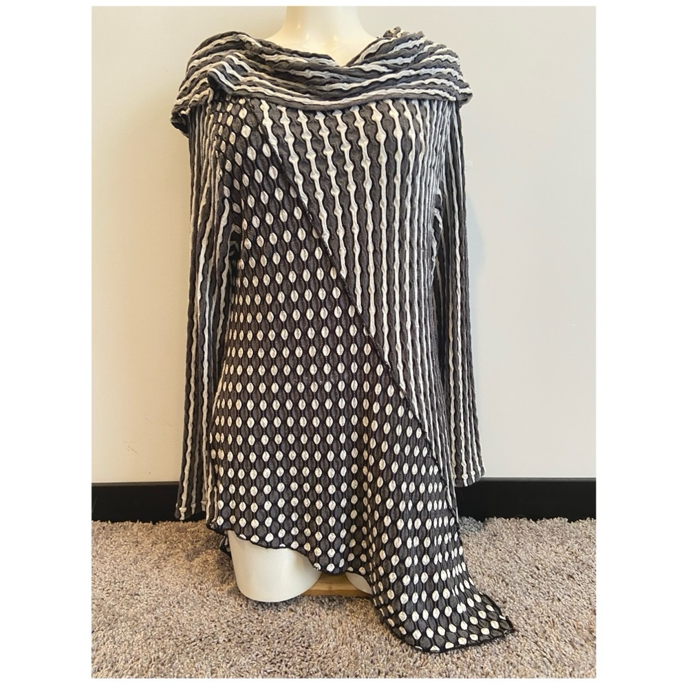 YUSHI Gray and White Sweater